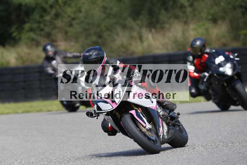 Archiv-2025/42 07.08.2025 Peter Studer Girls Day ADR/Gruppe pink/team